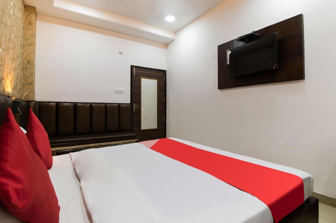 Hotel Oyo 48489 Adarsh Plaza Saháranpur Exteriér fotografie