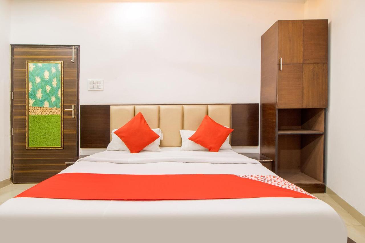 Hotel Oyo 48489 Adarsh Plaza Saháranpur Exteriér fotografie