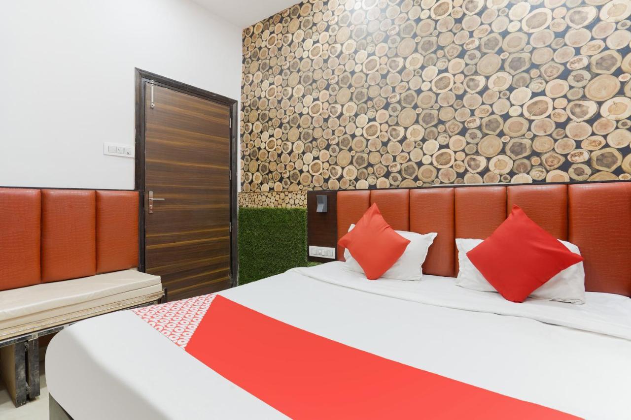 Hotel Oyo 48489 Adarsh Plaza Saháranpur Exteriér fotografie